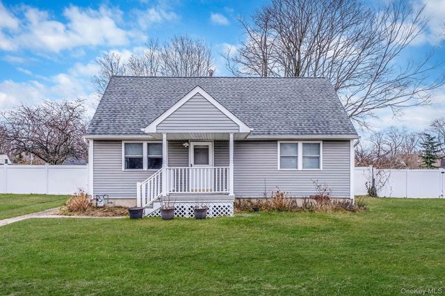 11 Dianne Avenue, Centereach, NY 11720