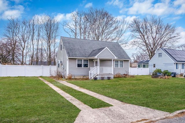 11 Dianne Avenue, Centereach, NY 11720