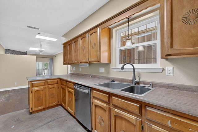 12827 Donette Court NE, Albuquerque, NM 87112
