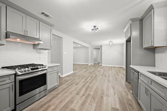 1120 E Sybil St, Gonzales, LA 70737