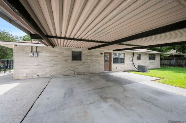 1120 E Sybil St, Gonzales, LA 70737