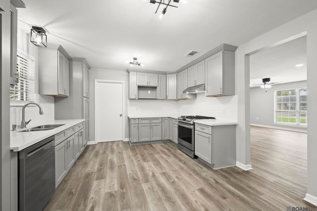 1120 E Sybil St, Gonzales, LA 70737