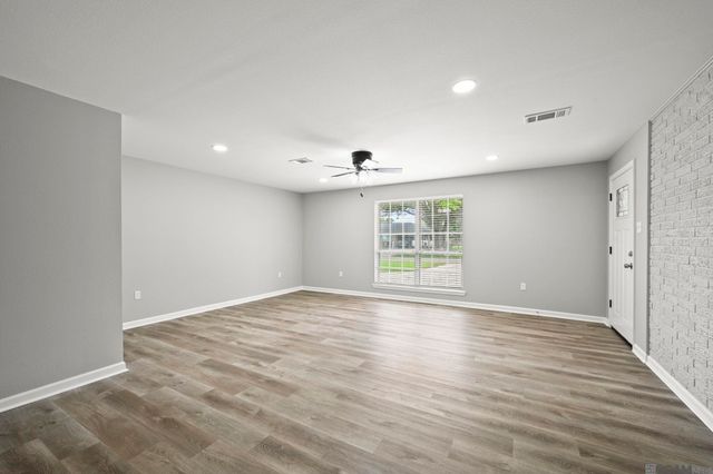 1120 E Sybil St, Gonzales, LA 70737