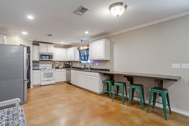 301 Willow Circle, Springtown, TX 76082