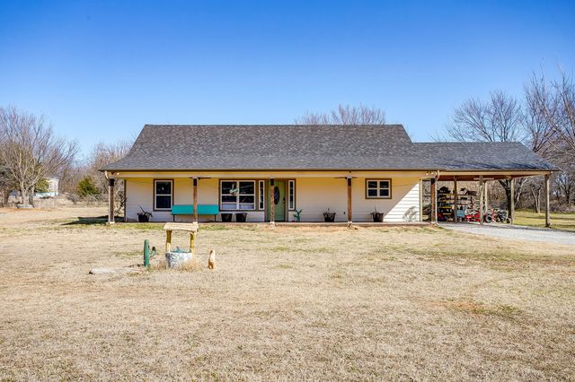 301 Willow Circle, Springtown, TX 76082
