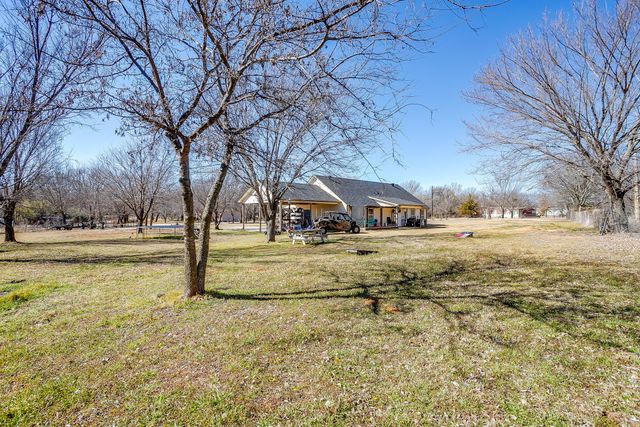 301 Willow Circle, Springtown, TX 76082