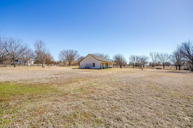 301 Willow Circle, Springtown, TX 76082