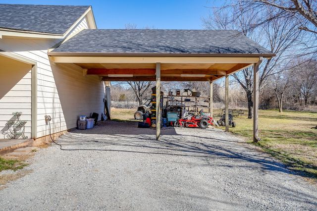 301 Willow Circle, Springtown, TX 76082