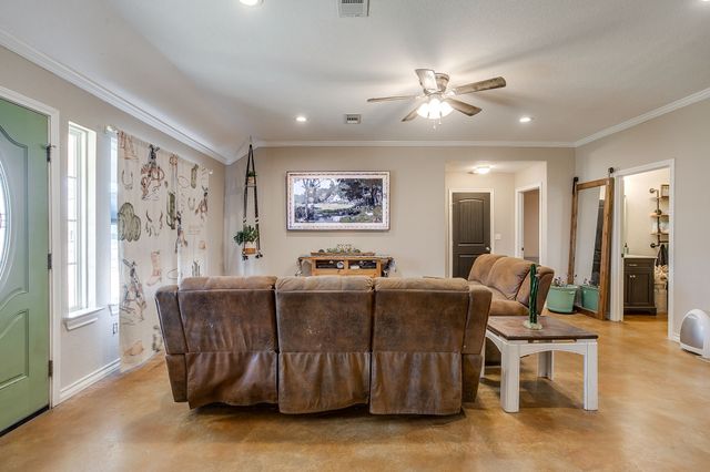 301 Willow Circle, Springtown, TX 76082