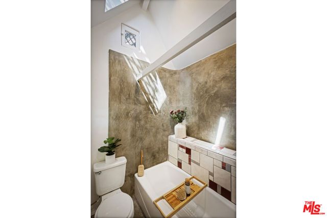 4213 Glenmuir Avenue, Los Angeles, CA 90065