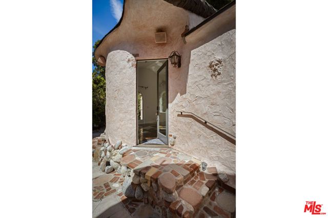 4213 Glenmuir Avenue, Los Angeles, CA 90065