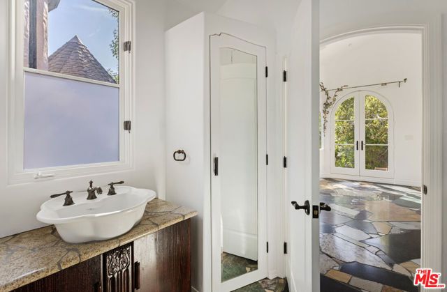 4213 Glenmuir Avenue, Los Angeles, CA 90065