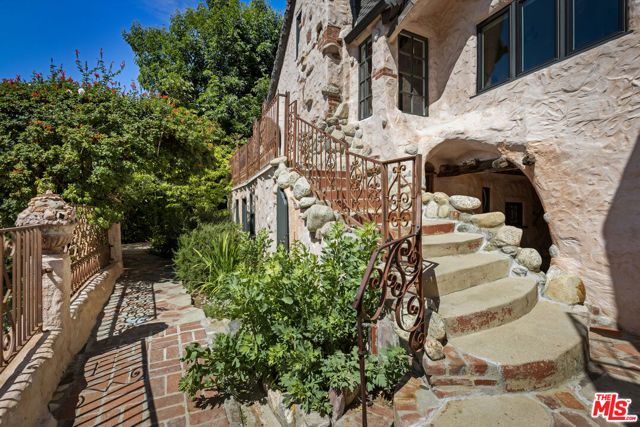 4213 Glenmuir Avenue, Los Angeles, CA 90065