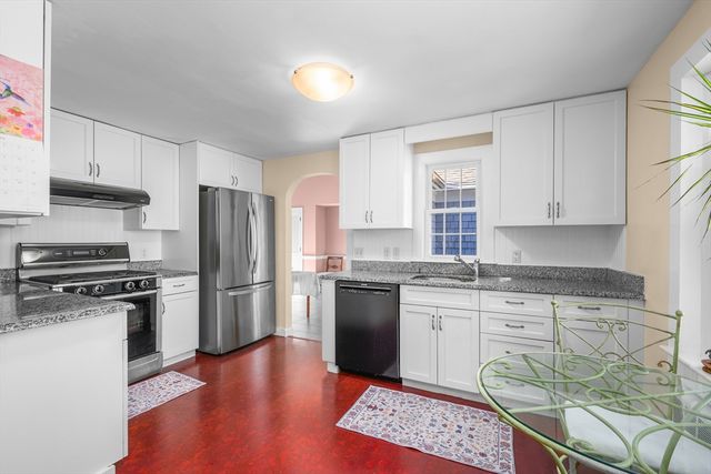 129 Park Ave, Barnstable, MA 02632