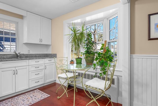 129 Park Ave, Barnstable, MA 02632