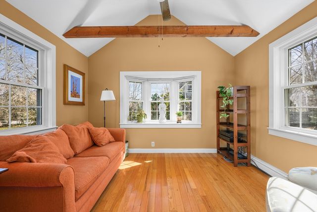 129 Park Ave, Barnstable, MA 02632