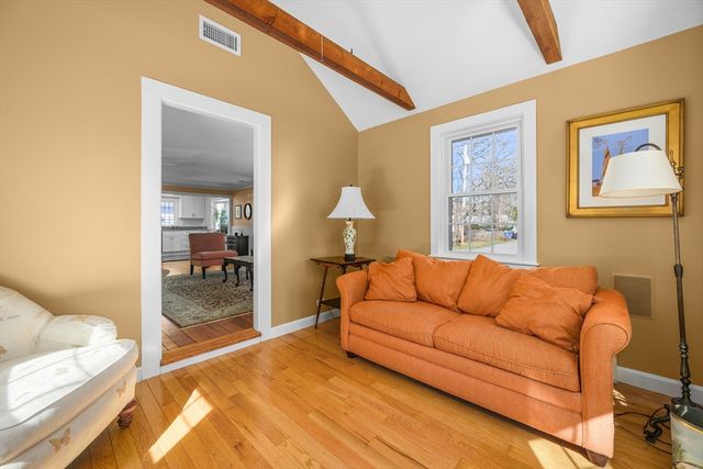 129 Park Ave, Barnstable, MA 02632