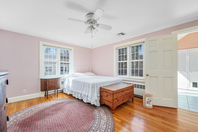 129 Park Ave, Barnstable, MA 02632