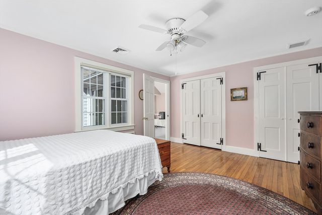 129 Park Ave, Barnstable, MA 02632