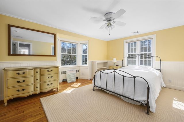 129 Park Ave, Barnstable, MA 02632