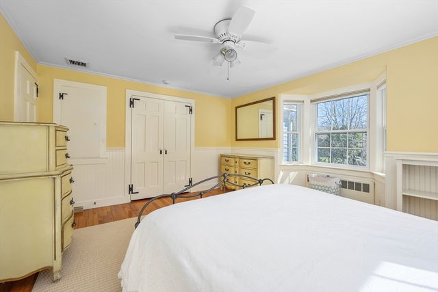 129 Park Ave, Barnstable, MA 02632