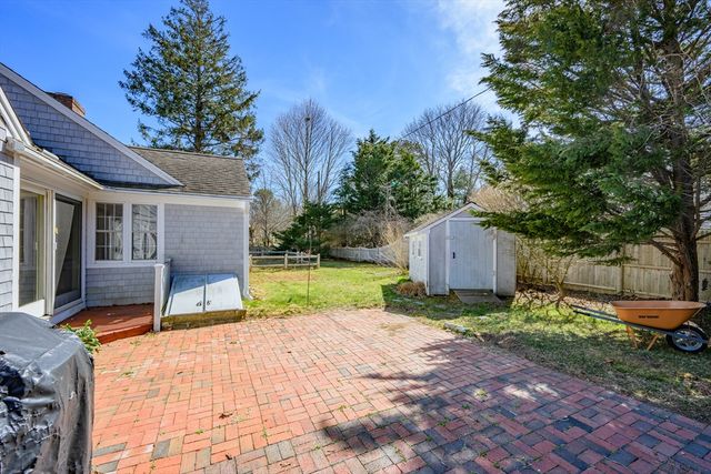 129 Park Ave, Barnstable, MA 02632