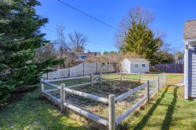 129 Park Ave, Barnstable, MA 02632