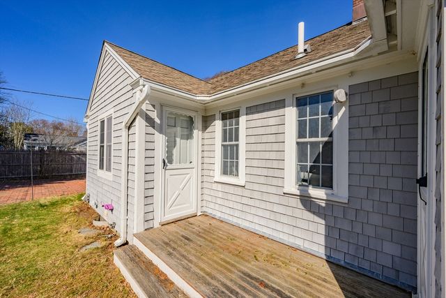 129 Park Ave, Barnstable, MA 02632
