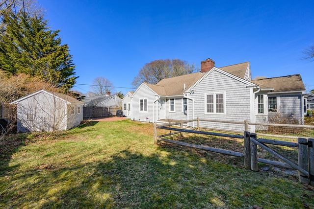 129 Park Ave, Barnstable, MA 02632