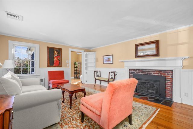 129 Park Ave, Barnstable, MA 02632