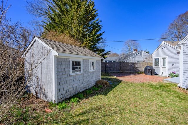 129 Park Ave, Barnstable, MA 02632