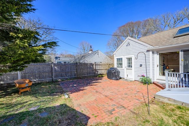 129 Park Ave, Barnstable, MA 02632