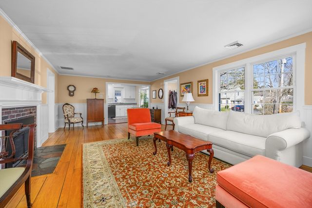 129 Park Ave, Barnstable, MA 02632
