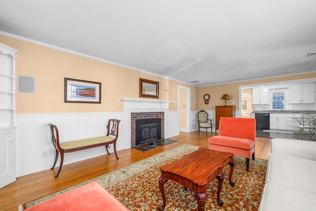 129 Park Ave, Barnstable, MA 02632