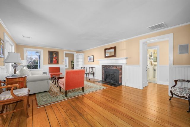 129 Park Ave, Barnstable, MA 02632