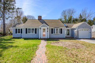 129 Park Ave, Barnstable, MA 02632