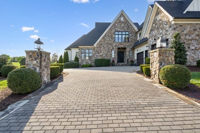 6066 Pelican Way, College Grove, TN 37046