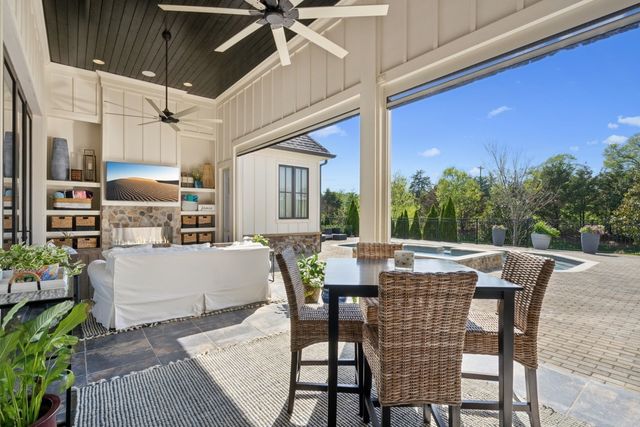 6066 Pelican Way, College Grove, TN 37046