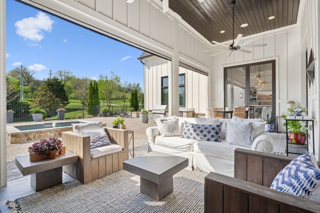 6066 Pelican Way, College Grove, TN 37046