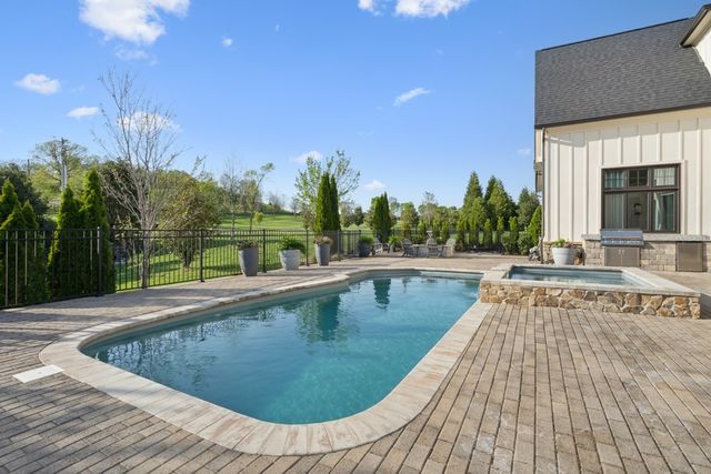 6066 Pelican Way, College Grove, TN 37046