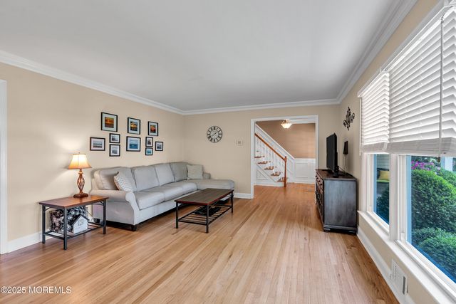 17 Acorn Drive, Middletown, NJ 07748