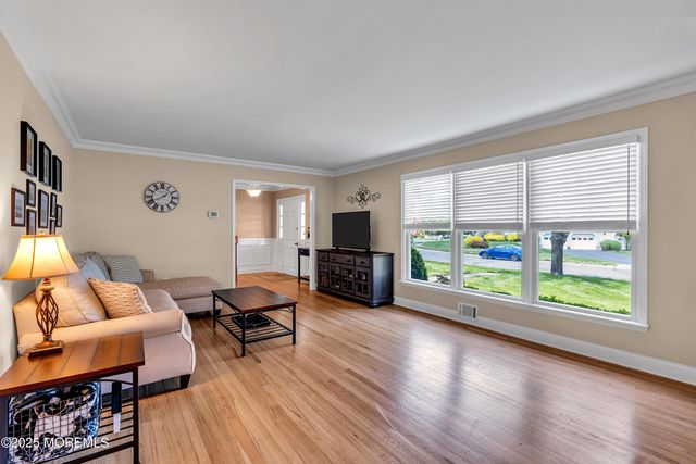 17 Acorn Drive, Middletown, NJ 07748