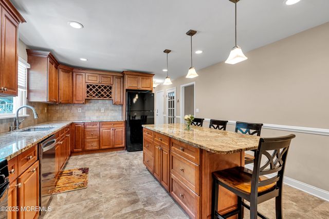 17 Acorn Drive, Middletown, NJ 07748
