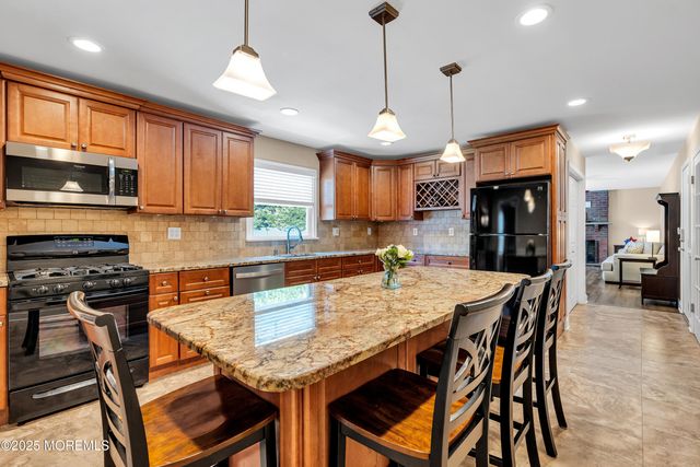 17 Acorn Drive, Middletown, NJ 07748