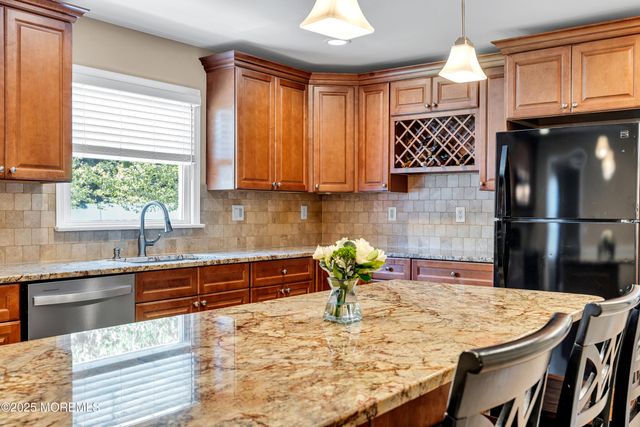 17 Acorn Drive, Middletown, NJ 07748