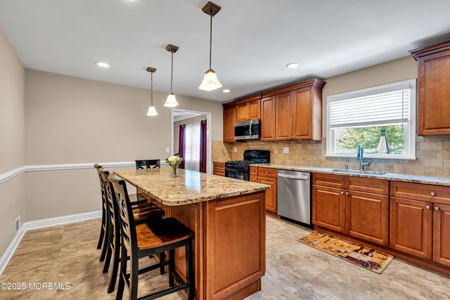 17 Acorn Drive, Middletown, NJ 07748