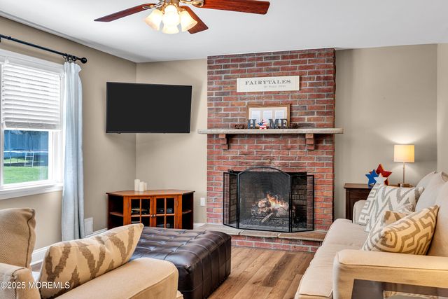 17 Acorn Drive, Middletown, NJ 07748