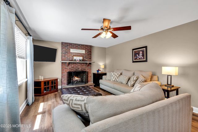 17 Acorn Drive, Middletown, NJ 07748