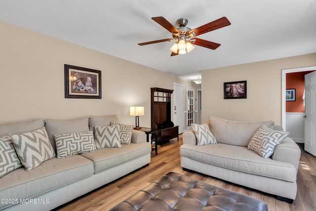17 Acorn Drive, Middletown, NJ 07748