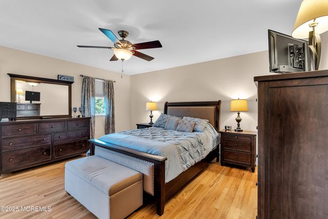 17 Acorn Drive, Middletown, NJ 07748